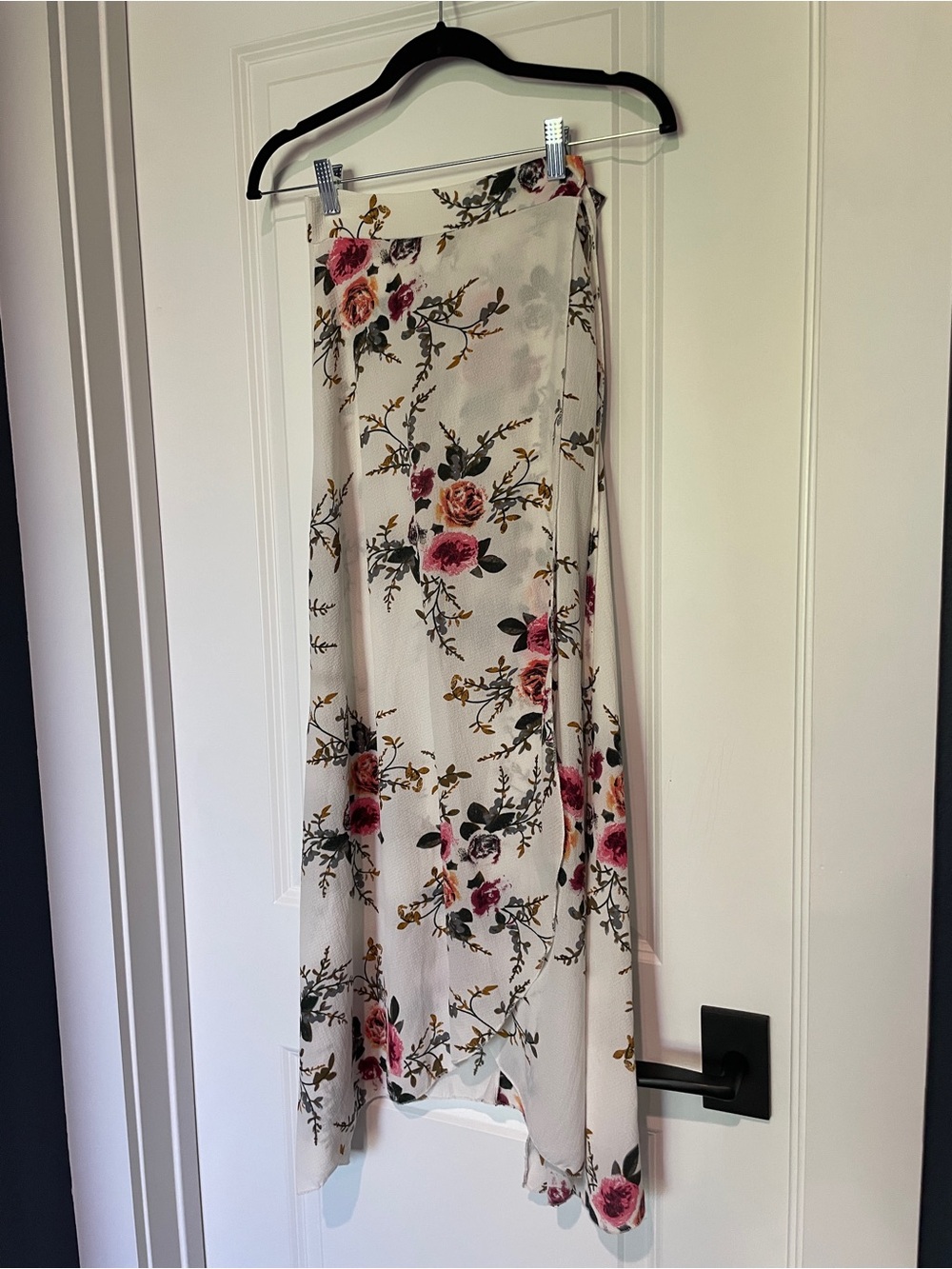 YOINS Cream Wrap Midi Skirt with Pink Rose Print